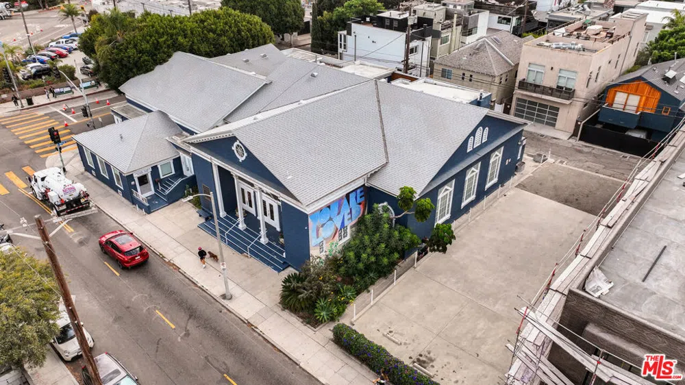 132 Brooks Avenue Venice, CA 90291