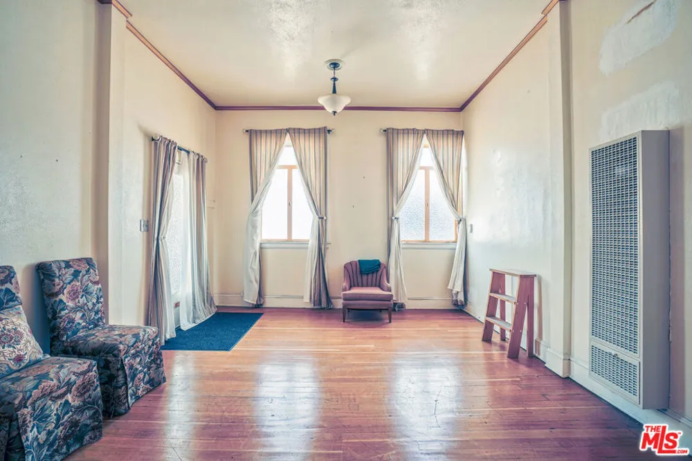 132 Brooks Avenue Venice, CA 90291