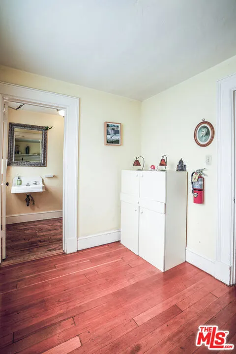 132 Brooks Avenue Venice, CA 90291