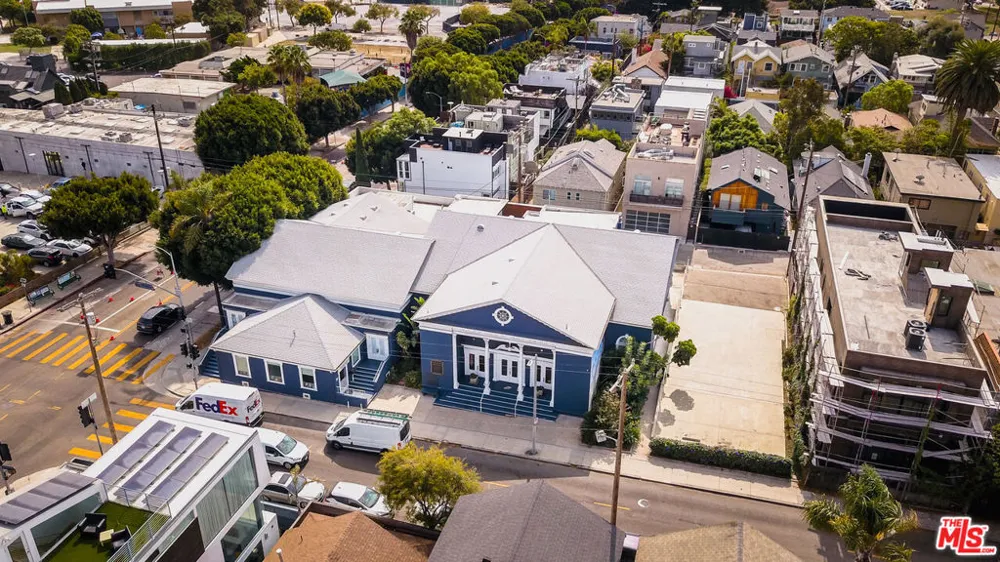 132 Brooks Avenue Venice, CA 90291