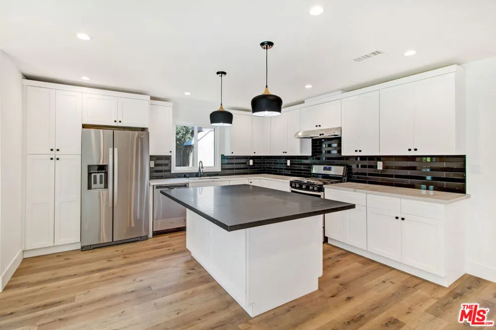 6517 Longridge Avenue Valley Glen, CA 91401