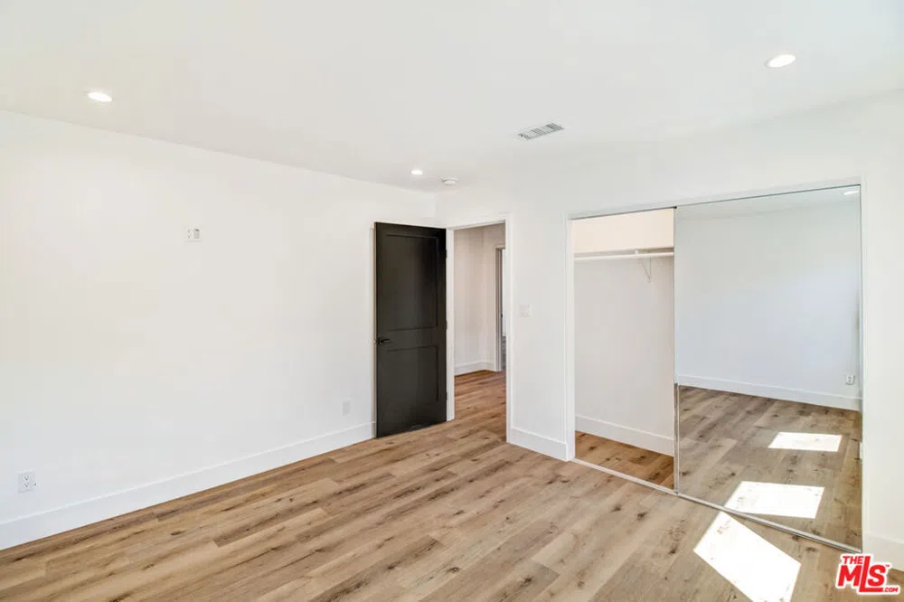 6517 Longridge Avenue Valley Glen, CA 91401