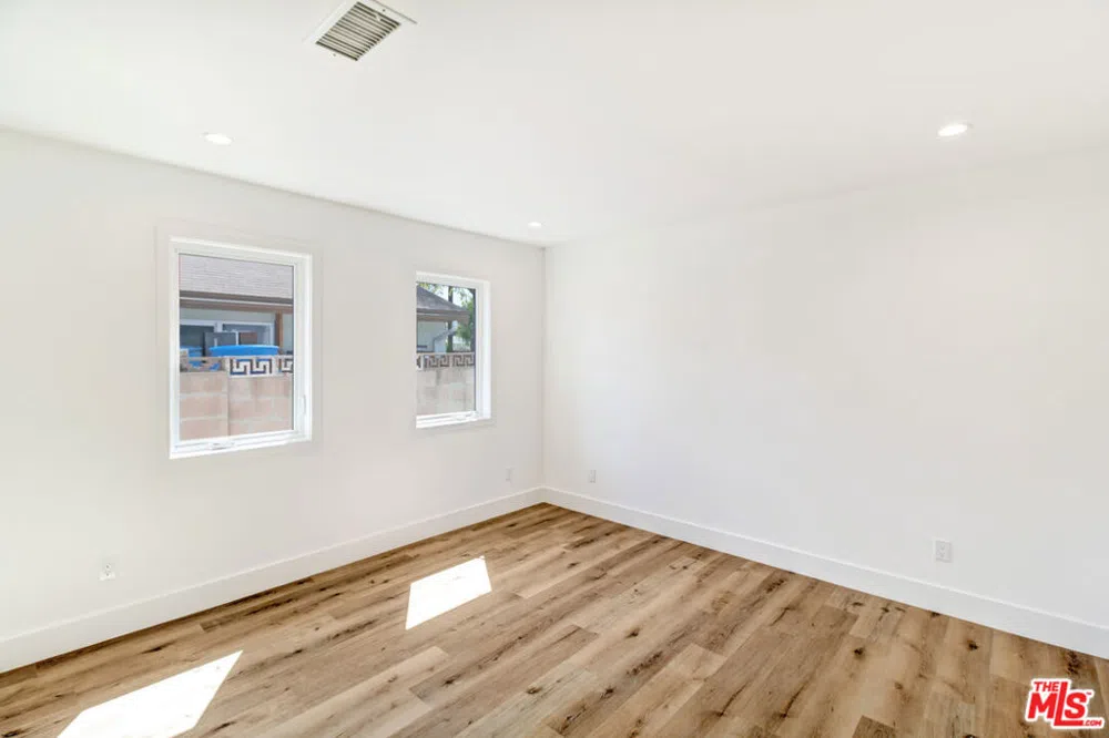 6517 Longridge Avenue Valley Glen, CA 91401