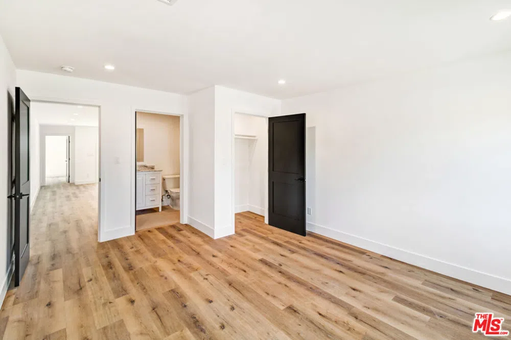 6517 Longridge Avenue Valley Glen, CA 91401