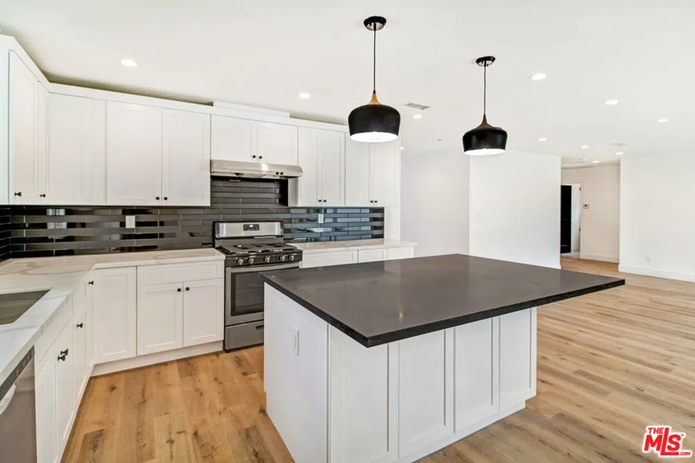 6517 Longridge Avenue Valley Glen, CA 91401