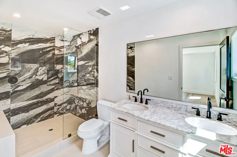6517 Longridge Avenue Valley Glen, CA 91401