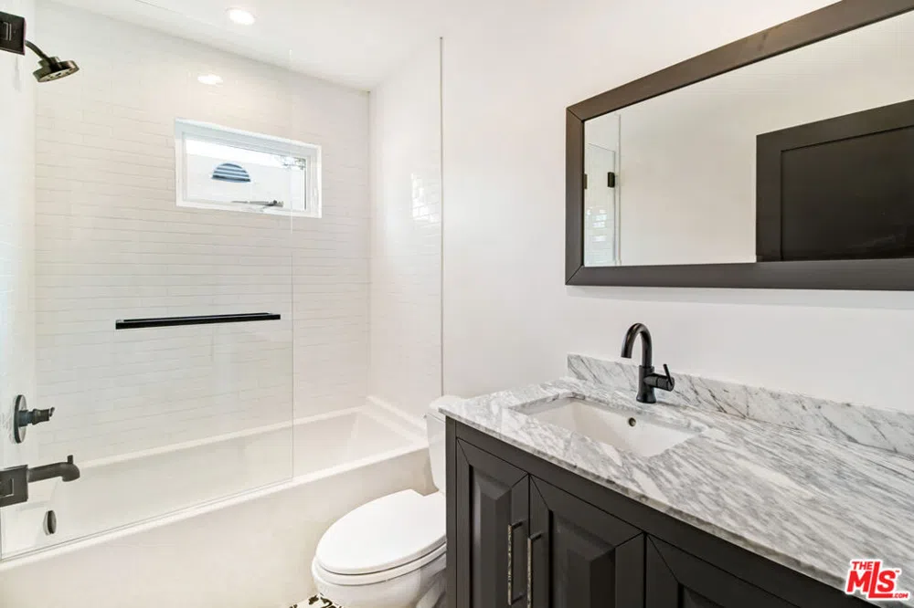 6517 Longridge Avenue Valley Glen, CA 91401