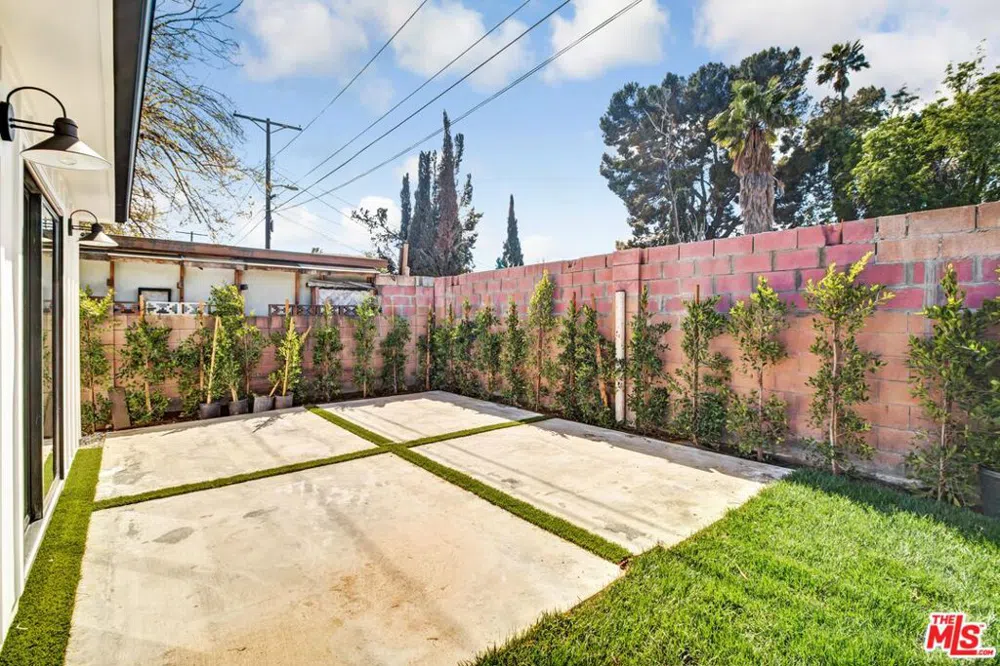 6517 Longridge Avenue Valley Glen, CA 91401