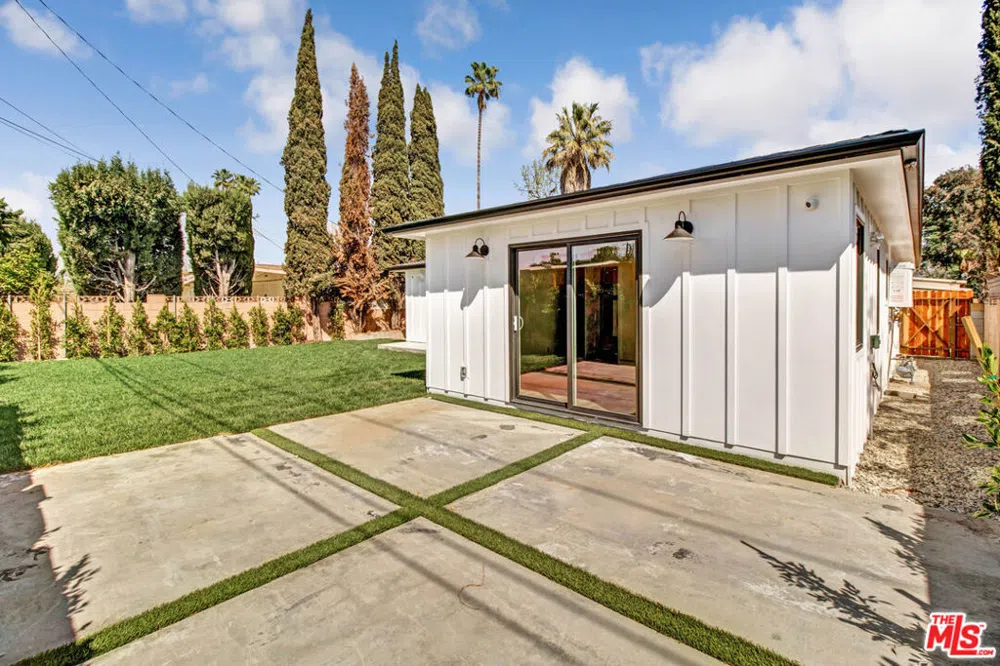 6517 Longridge Avenue Valley Glen, CA 91401