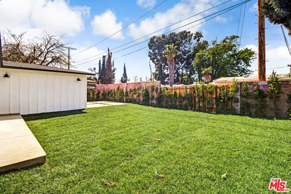 6517 Longridge Avenue Valley Glen, CA 91401