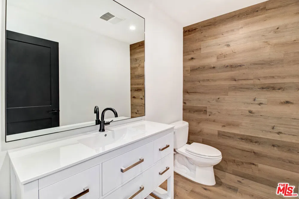 6517 Longridge Avenue Valley Glen, CA 91401