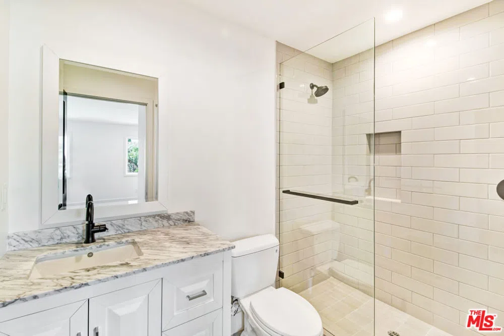 6517 Longridge Avenue Valley Glen, CA 91401