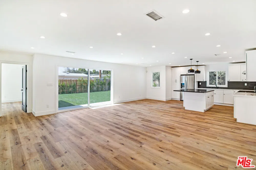 6517 Longridge Avenue Valley Glen, CA 91401