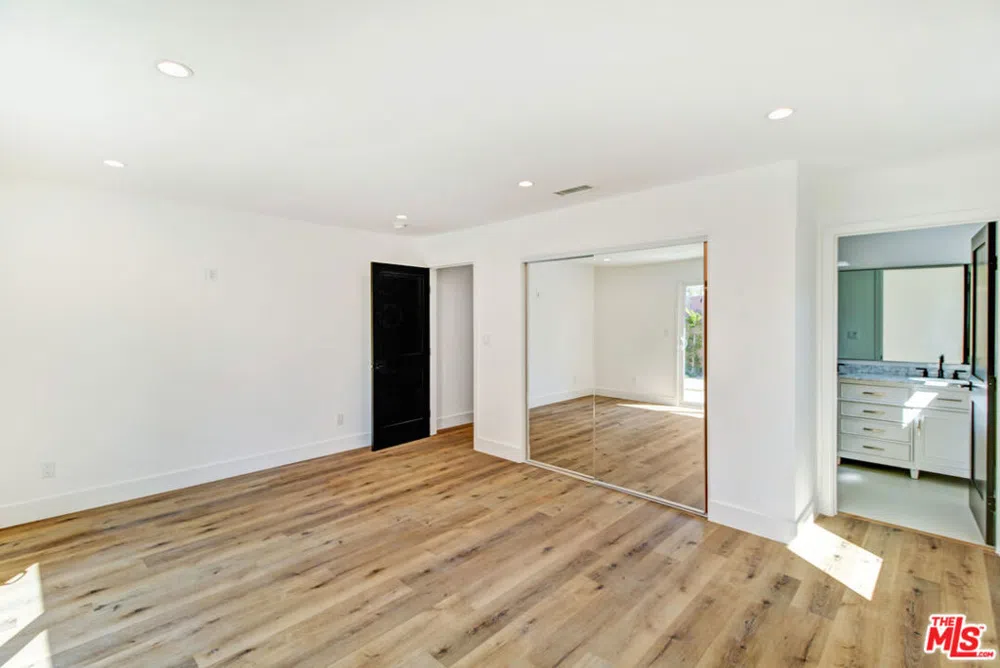 6517 Longridge Avenue Valley Glen, CA 91401
