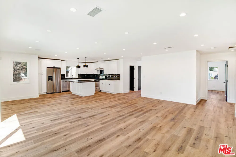 6517 Longridge Avenue Valley Glen, CA 91401