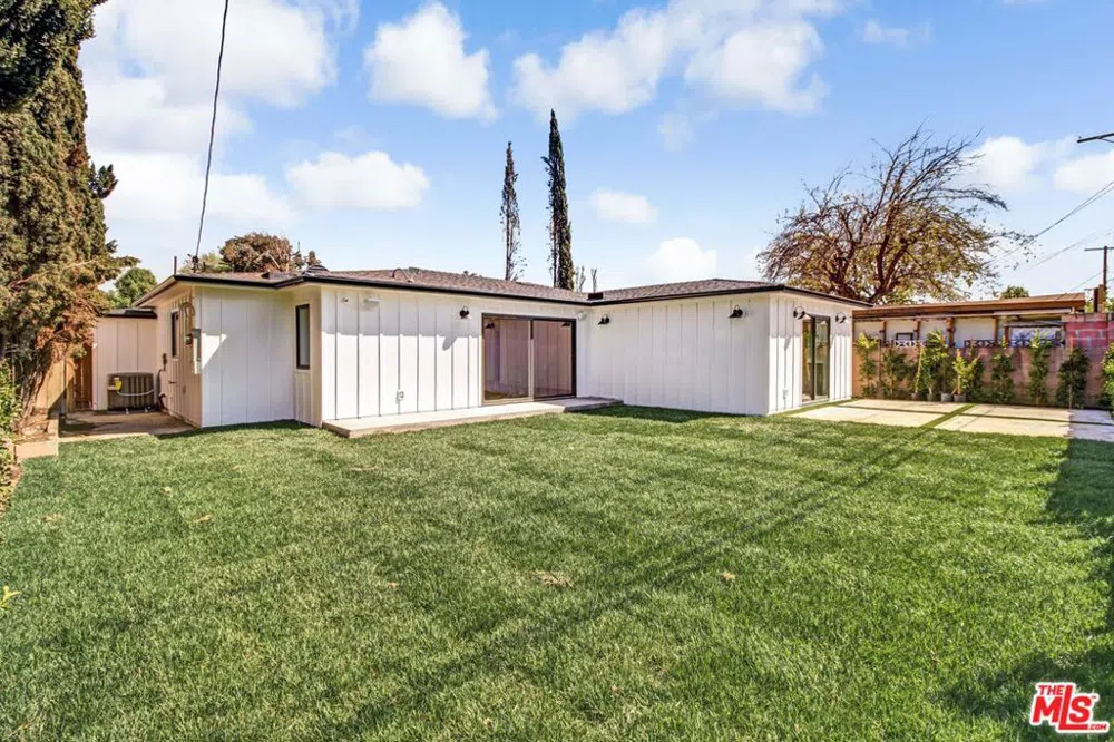 6517 Longridge Avenue Valley Glen, CA 91401