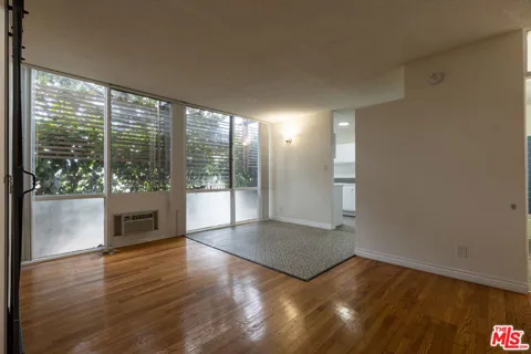 11133 ROSE AVENUE #15