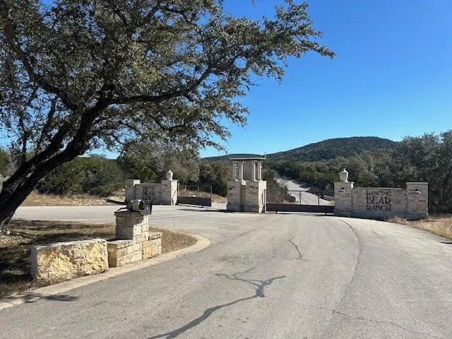 418 Private Road 1748 Road Mico, TX 78023