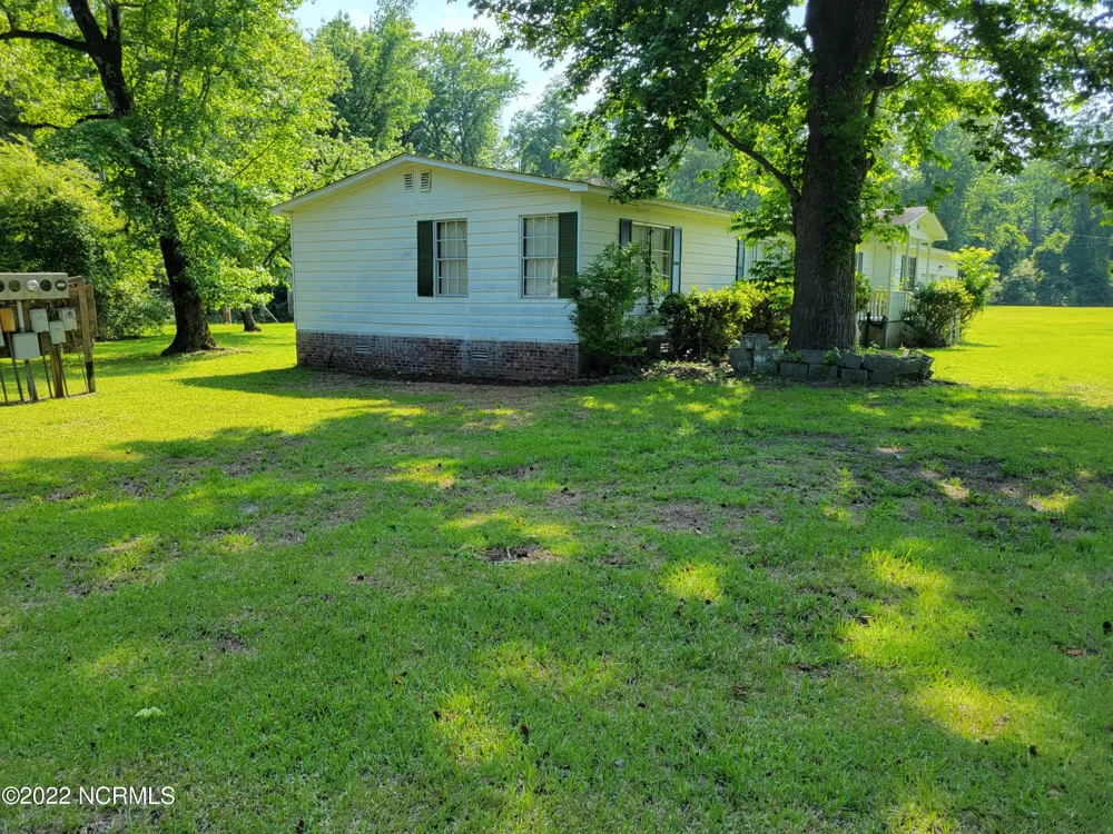 572 Main Street Edward, NC 27821