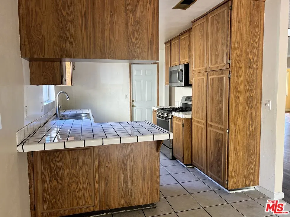 2513 W Fulcrum Place Anaheim, CA 92804