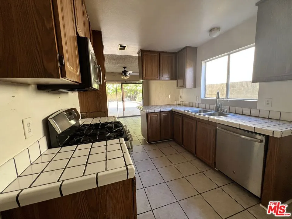 2513 W Fulcrum Place Anaheim, CA 92804