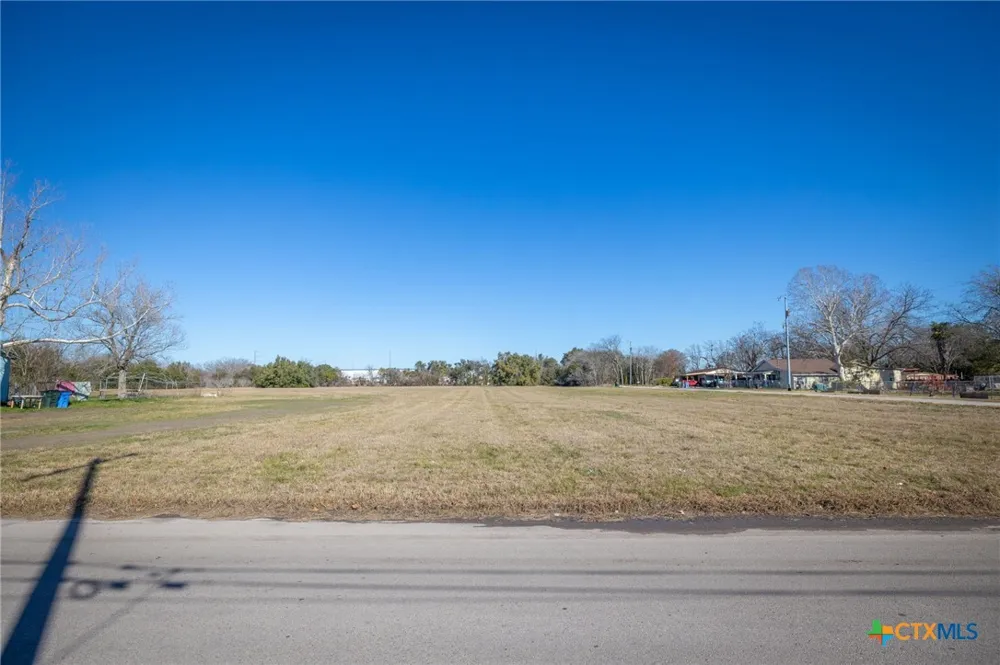 E Pine Street Seguin, TX 78155