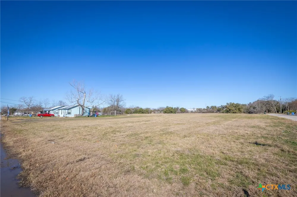 E Pine Street Seguin, TX 78155