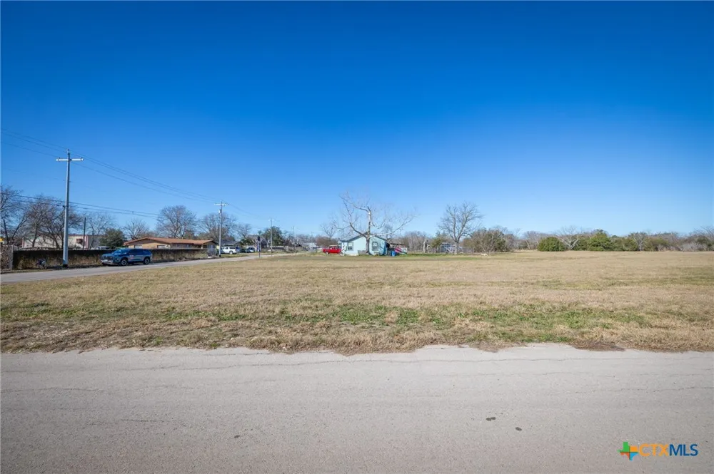 E Pine Street Seguin, TX 78155