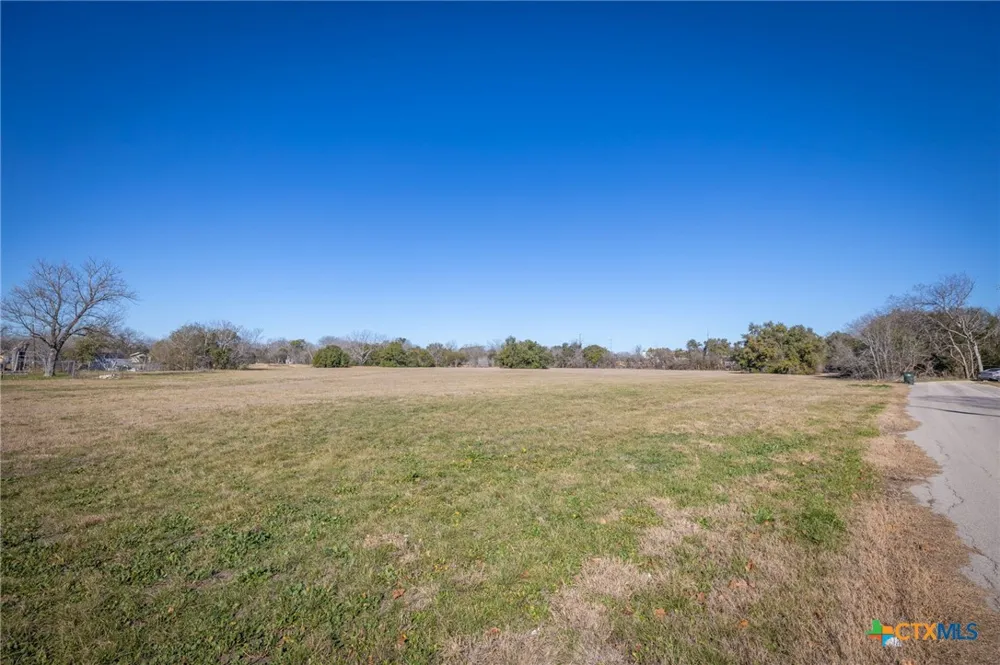 E Pine Street Seguin, TX 78155