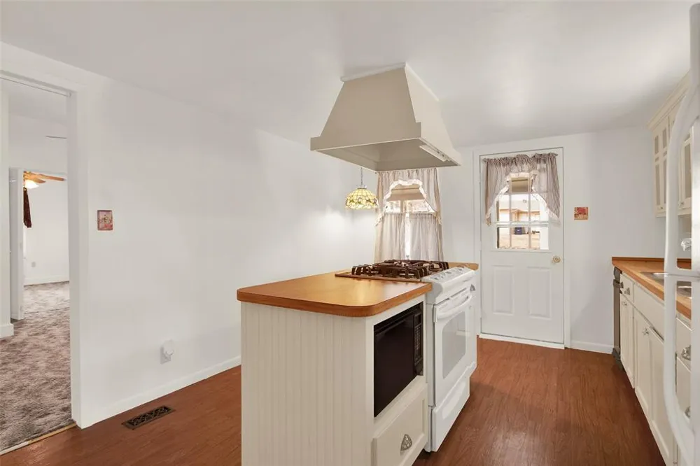 404 Blanton Whitewright, TX 75491