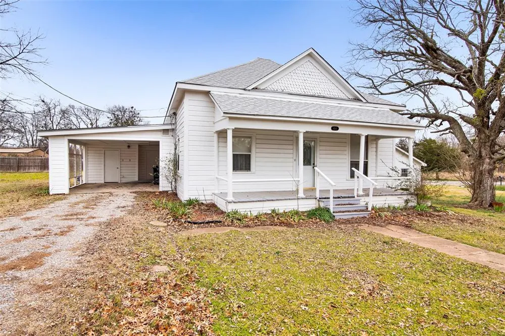 404 Blanton Whitewright, TX 75491
