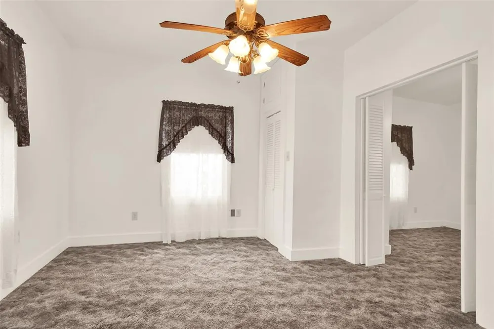 404 Blanton Whitewright, TX 75491