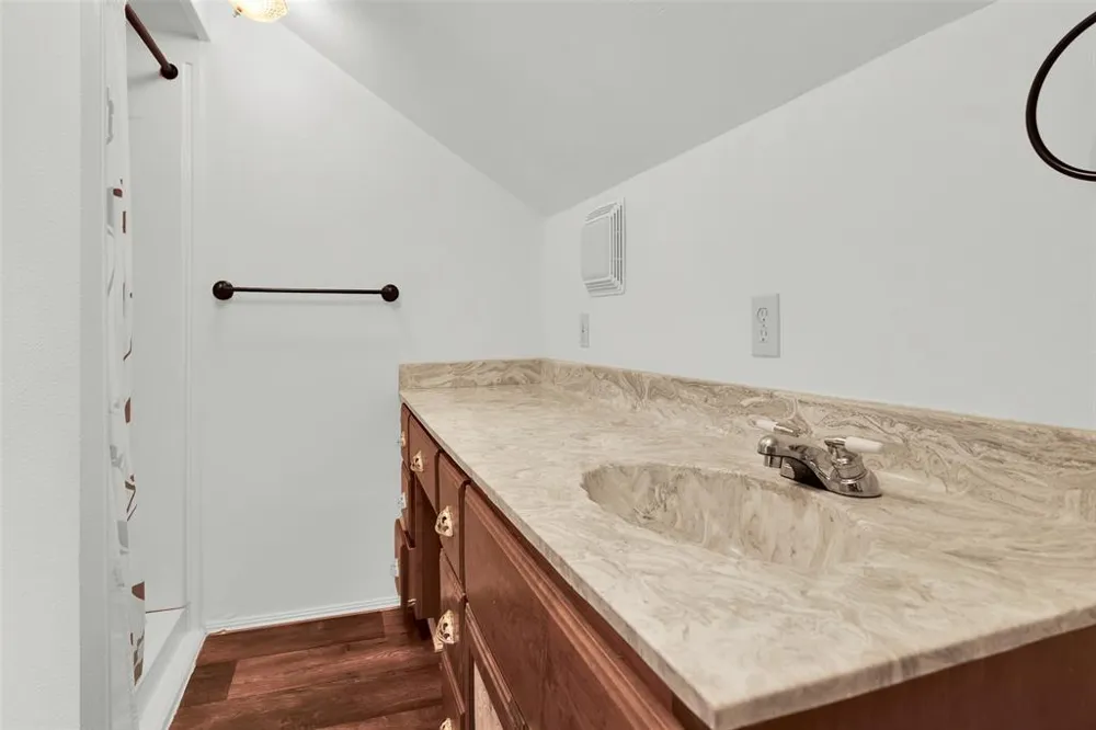 404 Blanton Whitewright, TX 75491