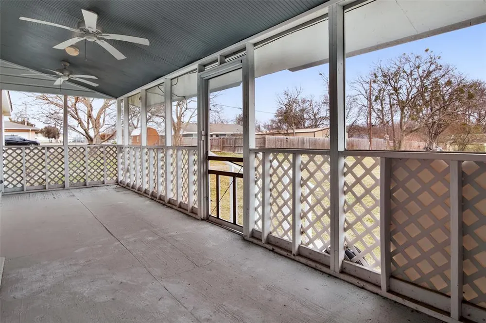 404 Blanton Whitewright, TX 75491