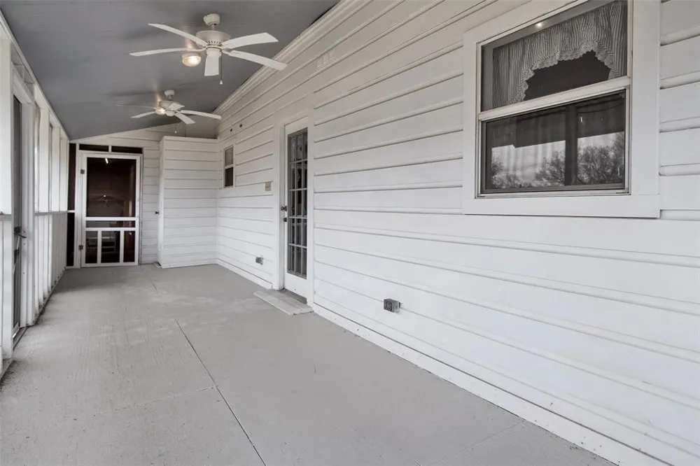 404 Blanton Whitewright, TX 75491