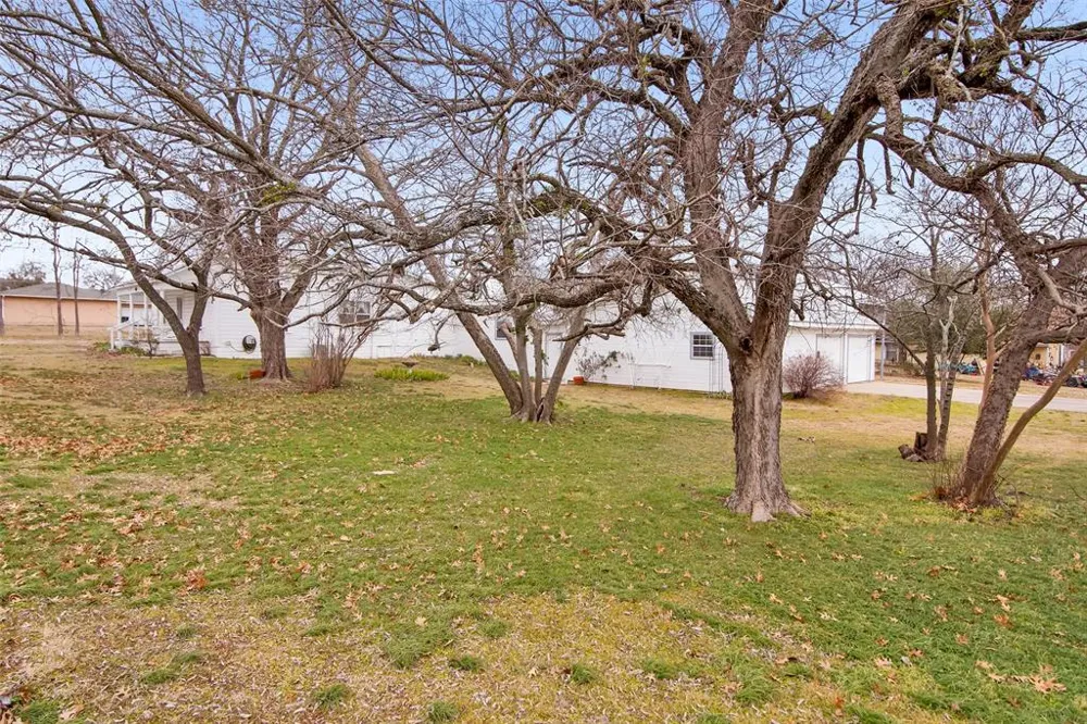 404 Blanton Whitewright, TX 75491