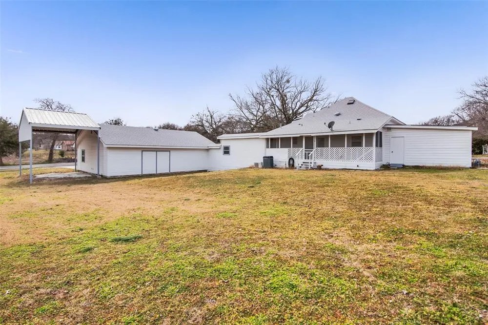 404 Blanton Whitewright, TX 75491