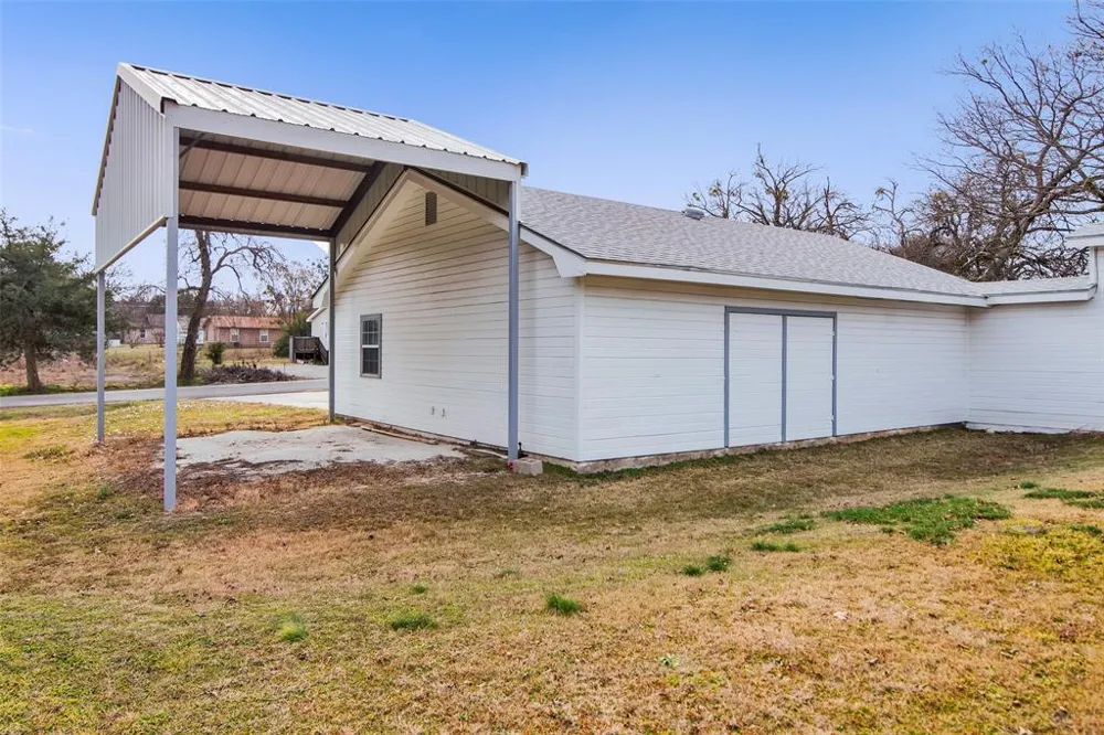 404 Blanton Whitewright, TX 75491