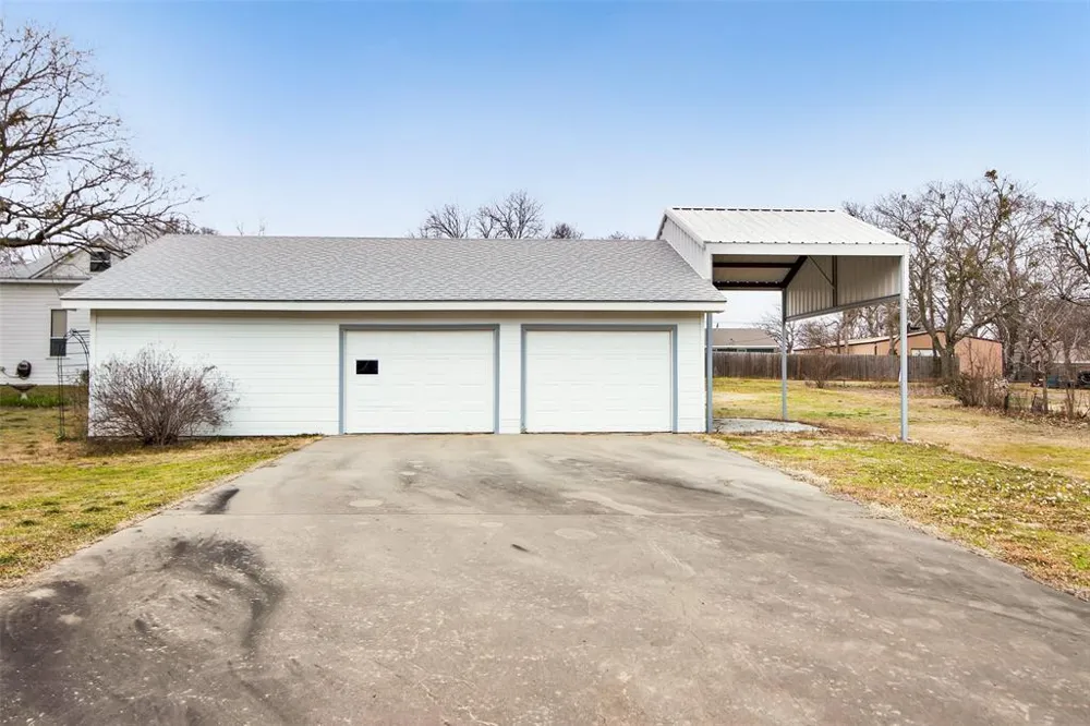 404 Blanton Whitewright, TX 75491