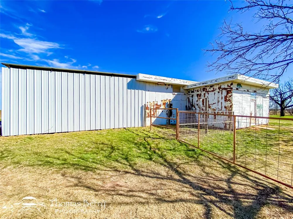 5061 COUNTY ROAD 146 Stamford, TX 79553