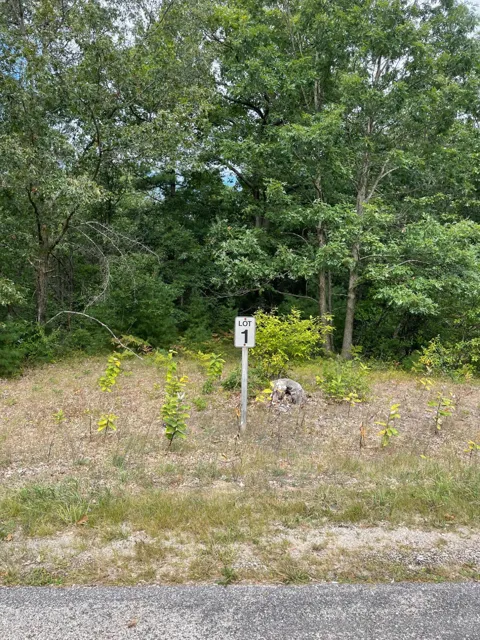 1 Renaissance Park