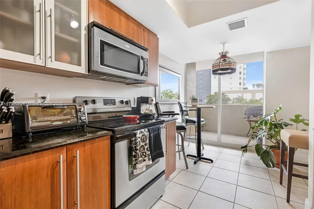 3232 SW 22nd Ter #301 Miami, FL 33145