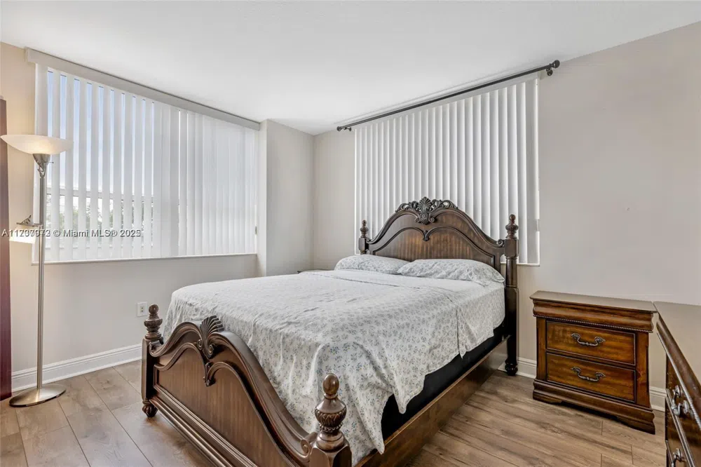 3232 SW 22nd Ter #301 Miami, FL 33145