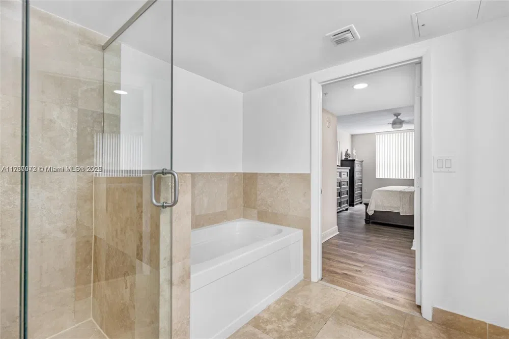 3232 SW 22nd Ter #301 Miami, FL 33145
