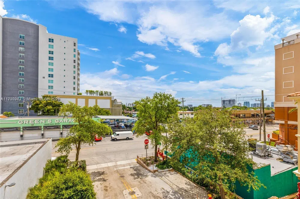 3232 SW 22nd Ter #301 Miami, FL 33145