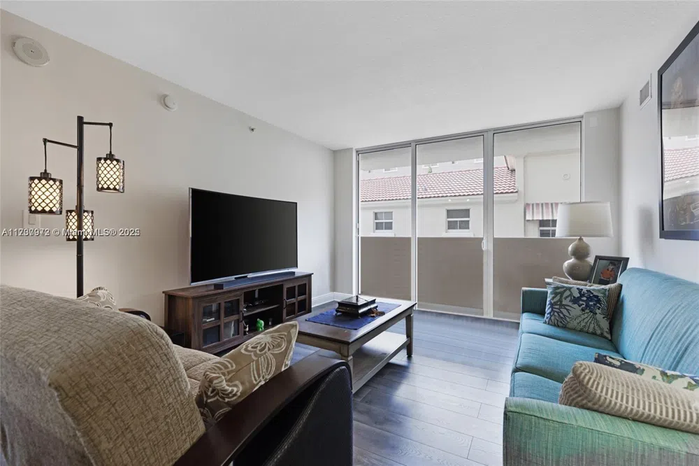 3232 SW 22nd Ter #301 Miami, FL 33145