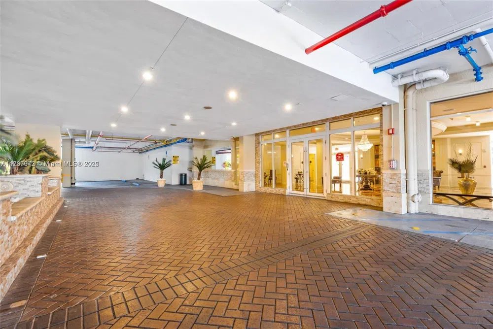 3232 SW 22nd Ter #301 Miami, FL 33145