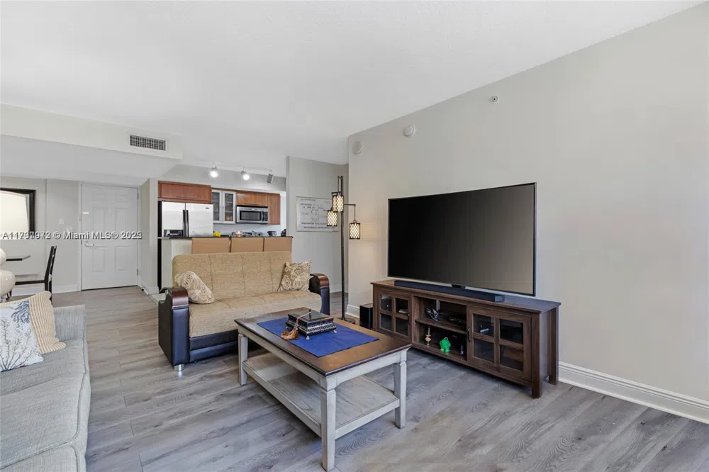 3232 SW 22nd Ter #301 Miami, FL 33145