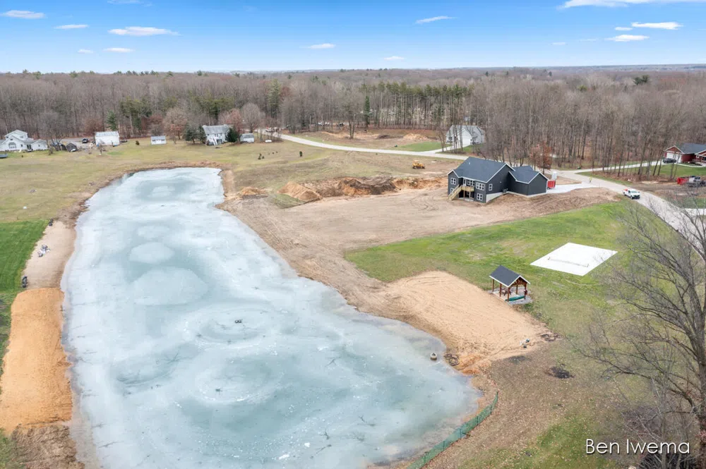 9091 Weston Drive Coopersville, MI 49404