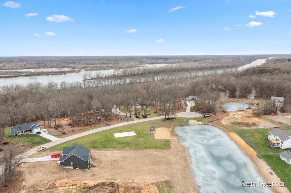 9091 Weston Drive Coopersville, MI 49404